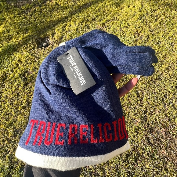 TRUE RELIGION beanie and glove set , NWT - Picture 2 of 8